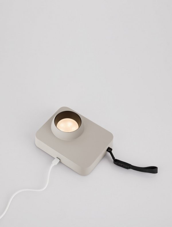 Designerska lampka biurkowa w kształcie aparatu fotograficznego PARINAS LE44508 Luces Exlusivas