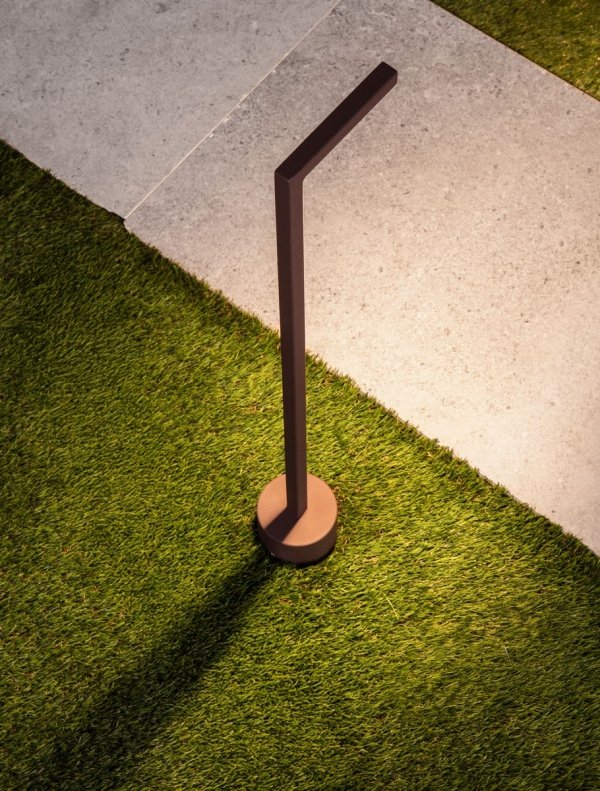 Zewnętrzna lampa stojąca minimalistyczna LED klasyczna uniwersalna aluminiowa kolor rdzawy IP65 BERENDA LE75140 Luces Exclusivas