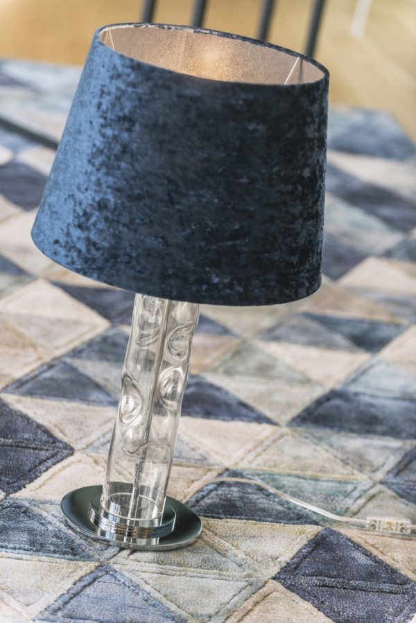 Lampa stołowa lampka nocna designerska nowoczesna przezroczyste szkło chrom granatowy abażur welur 3,6kg NANCY 3843 Argon