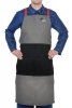 WELDAS-Arc Knight® fartuch spawalniczy, wysokiej odporności trudnopalna bawełna 520 gr./m2 ze wzmocnieniami z czarnej dwoiny bydlęcej 38-4442 (107 cm x 60 cm) dł x szer