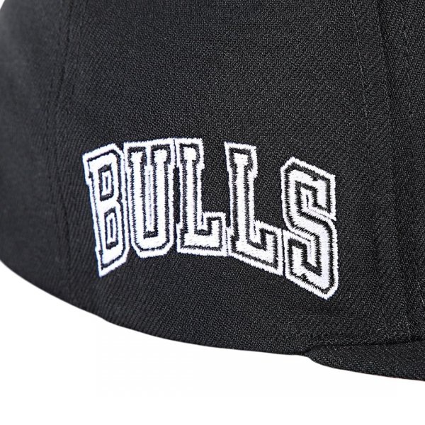 Mitchell &amp; Ness czapka z daszkiem Snapback NBA Chicago Bulls HS8547-CBUBLCK