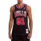 Mitchell & Ness koszulka męska Chicago Bulls NBA Swingman Alternate Jersey Bulls 95 Dennis Rodman SMJYGS18150-CBUBLCK9<br />5DRD 