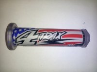 HARRIS WYPRZEDAŻ MANETKI 01698-US QUAD 4TRAX USA (120 MM/22 MM) BEZ OTWORU KOLORCZARNY/CZERWONY<br />/NIEBIESKI/BIAŁY 