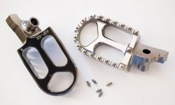 JR PODNÓŻKI PEGI ALUMINIOWE SUZUKI RMZ 250 07-09, RMZ 450 05-07 KOLOR SZARY (2SZT) - WYPRZEDAŻ
