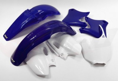 UFO KOMPLET PLASTIKÓW YAMAHA YZF 250 01-02 KOLOR OEM (BIAŁY/NIEBIESKI) (YA303E999)