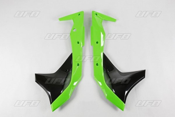 UFO OSŁONY CHŁODNICY KAWASAKI KXF 250 '17-'20 KOLOR OEM (DLA '17-'18 I '20) (ZIELONY/CZARNY)