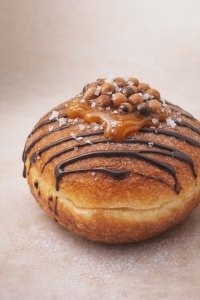 Pączek z solonym karmelem 