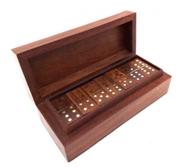 Domino w drewnianym pudełku
