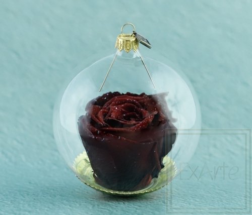 Natürliche haltbare Rose in einer Glaskugel - Burgund mit Glitzer