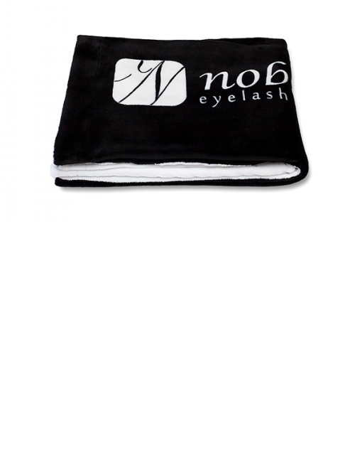Teppe med Noble Lashes-logoen