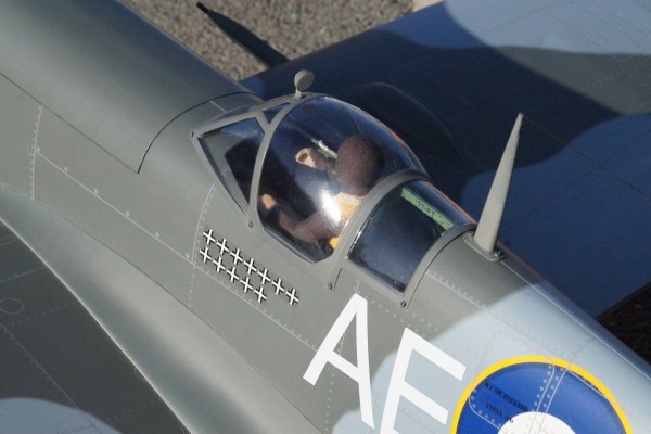 Samolot Spitfire 1.54m .55 EP-GP - VQ-Models ARF 1540mm rozpiętości
