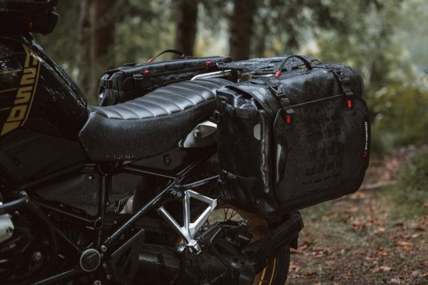 SW-MOTECH SAKWA BOCZNA SYSBAG Z PRAWYM ADAPT BLACK