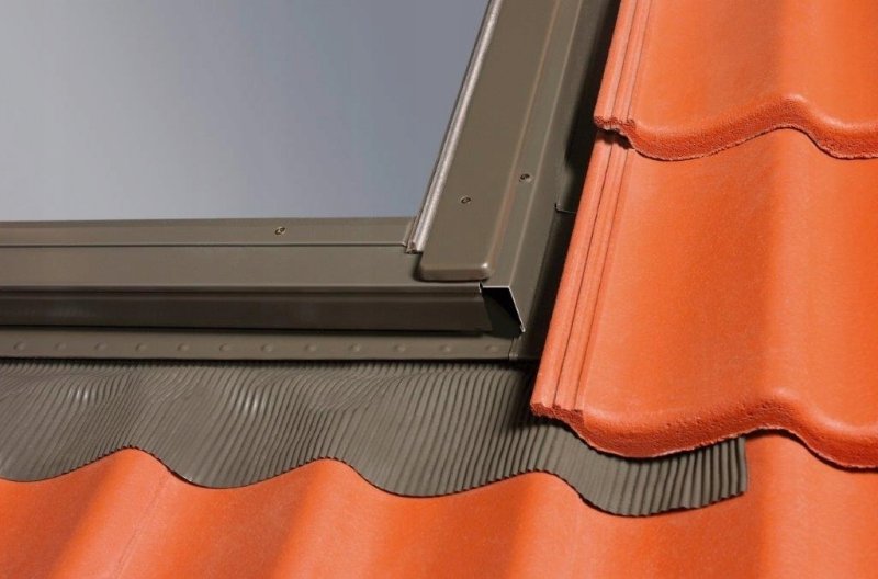 OKNO DACHOWE OPTILIGHT ŁAZIENKOWE PVC 78x98 TLP U4 3 SZYBOWE + KOŁNIERZ