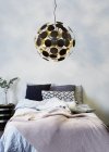 LAMPA WISZĄCA KULA DEKORACYJNA CZARNO ZŁOTA DO SALONU SYPIALNI SALONU DISCALGO 309900632 TRIO