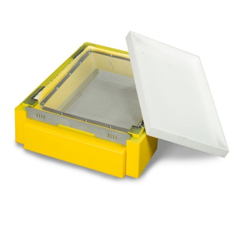 High varroa bottom board for Dadant and Langstroth beehives, painted