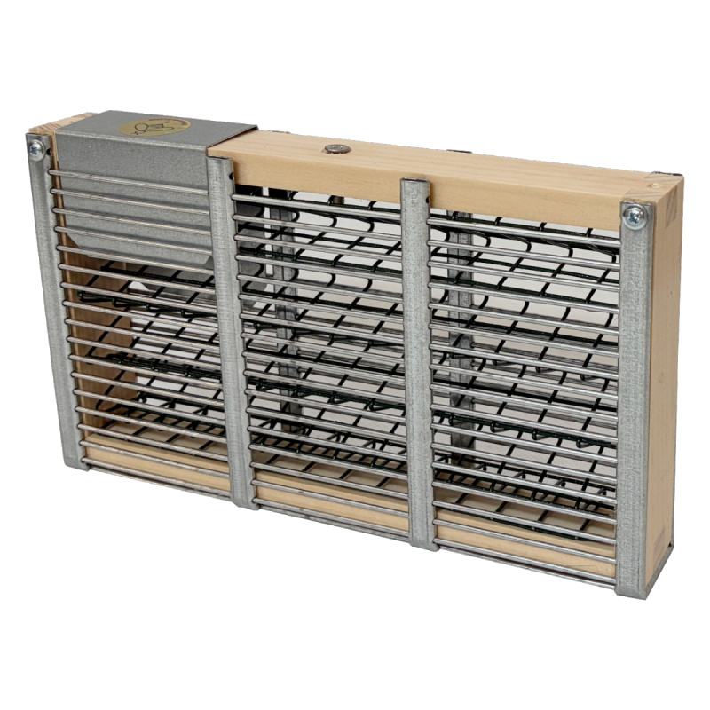 Sectional queen isolator for Wielkopolska frames, designed for combined biotechnological methods.
