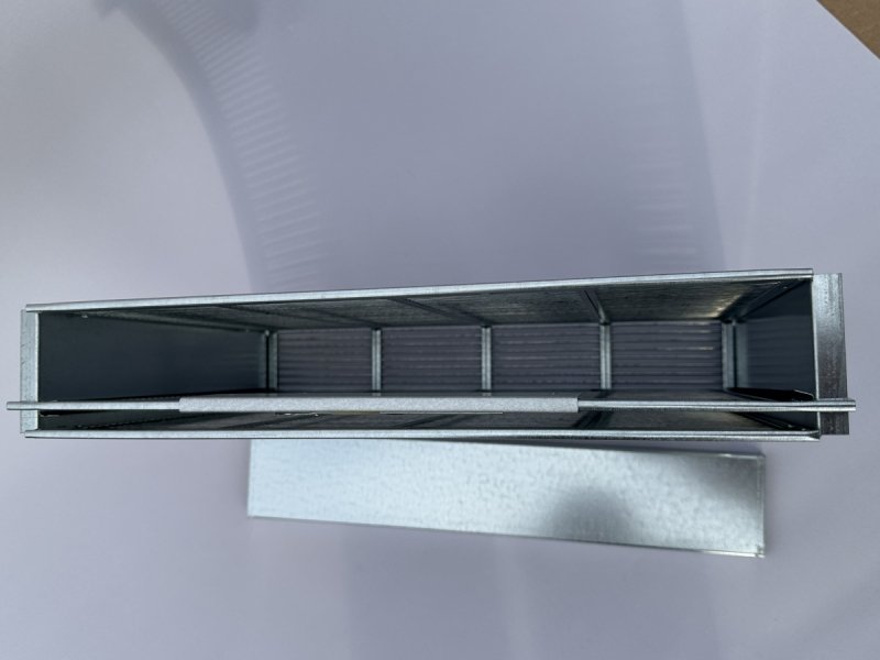 Izolator hybrydowy z wsuwaną kratą pionową, wielkopolski, 1-ramkowy