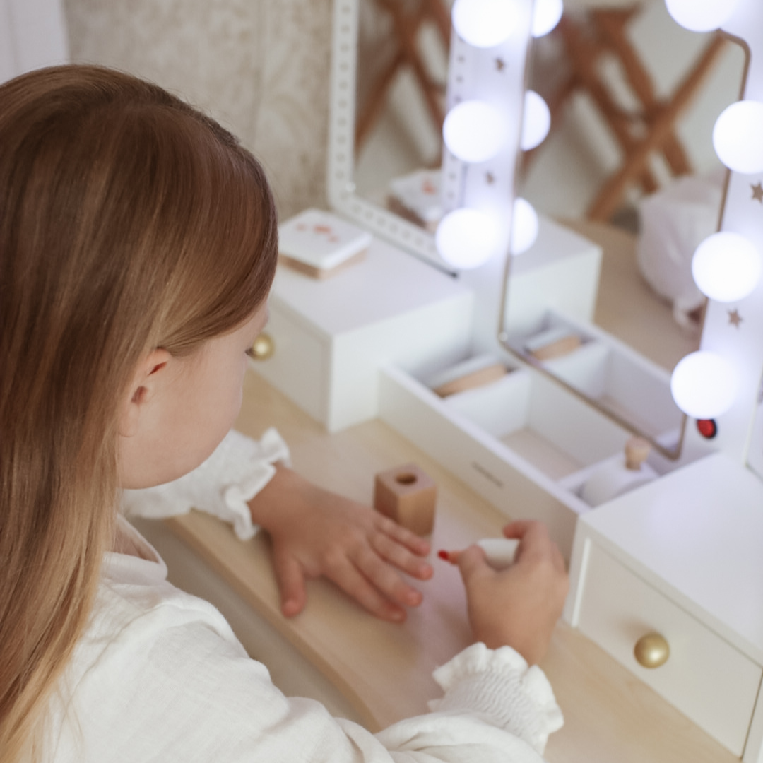 Drewniana toaletka XXL z taboretem i oświetleniem LED dla dzieci + akcesoria