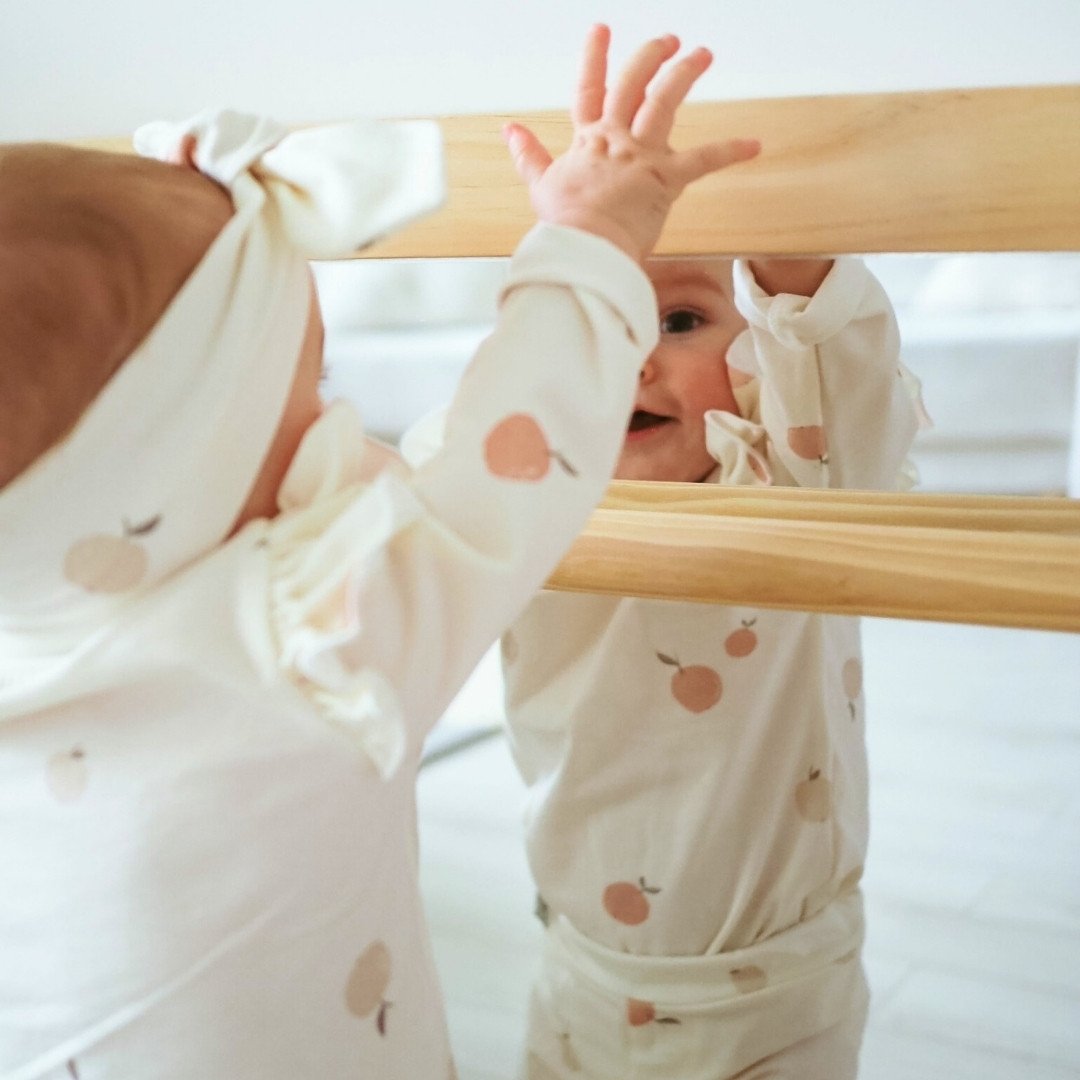 Lustro dla niemowląt z regulowanym uchwytem - Montessori