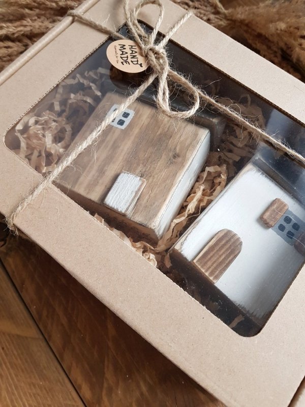 BOX zestaw drewnianych domków natural/biały