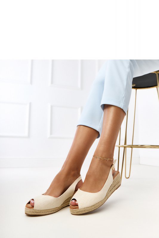 Sandały Model Nevarez E5579 Beige - PRIMO