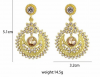 Goldene Ohrringe Seidenblumen