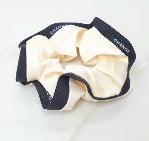 sametové elastické vlasy