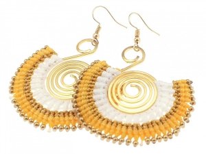 Goldene Ohrringe Seidenblumen