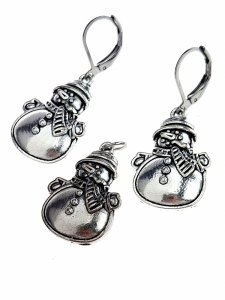 gold earrings made of stainless steel