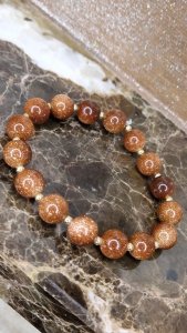 4515 Bransoletka kamień piasek pustyni na gumce jubilerskiej