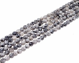 sz138 Nici koralików z barwionego naturalnego biały jadeit, okrągłe, fasetowane, białoszare, 5,5~6,2 mm, otwór: 1 mm, około 65~66 sztuk