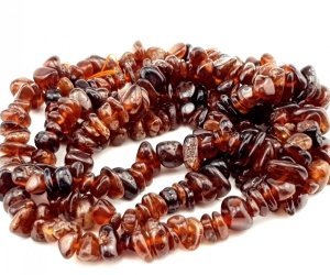 op79 Granat kamień naturalny sieczka drobna 5-8mm sznur 84cm