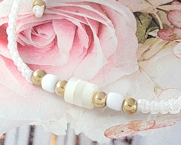 GOLDENES ARMBAND MIT EDELSTAHL