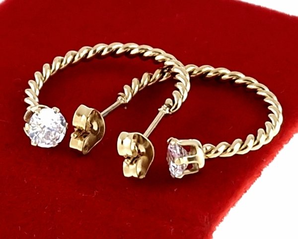 goldene Ohrringe aus Edelstahl