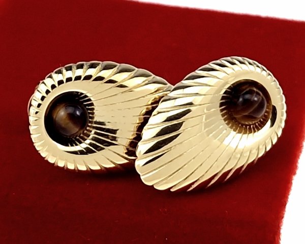 goldene Ohrringe aus Edelstahl