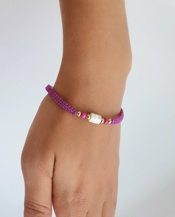 GOLDENES ARMBAND MIT EDELSTAHL