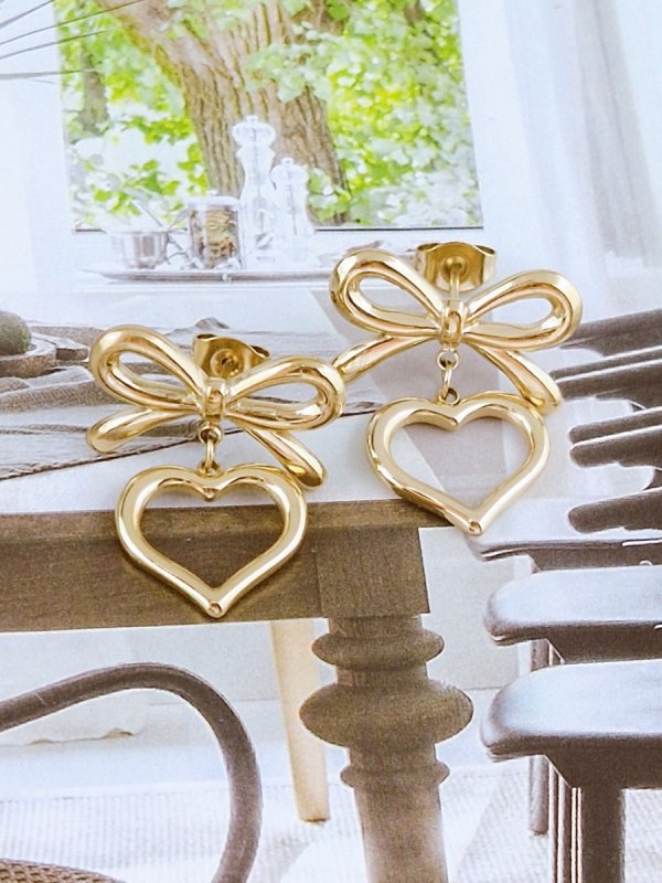 goldene Ohrringe aus Edelstahl