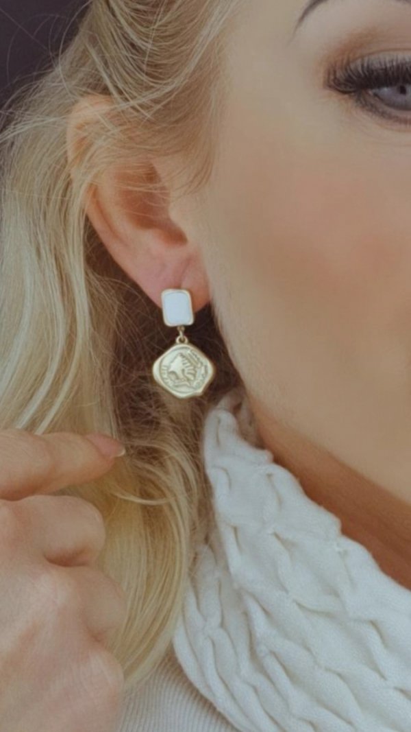 goldene Ohrringe aus Edelstahl