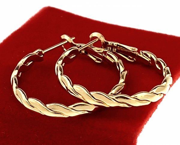goldene Ohrringe aus Edelstahl