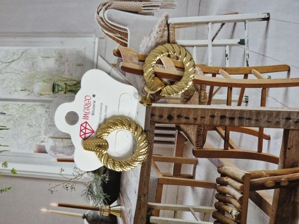 goldene Ohrringe aus Edelstahl