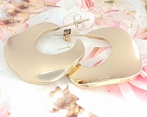 goldene Ohrringe aus Edelstahl