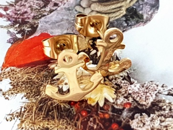 goldene Ohrringe aus Edelstahl