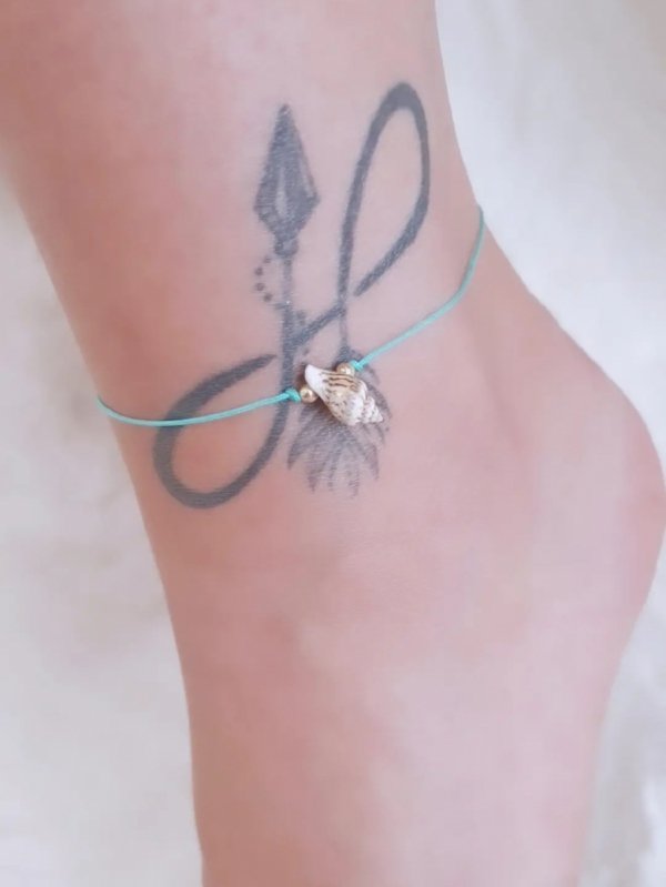 GOLDENES ARMBAND MIT EDELSTAHL