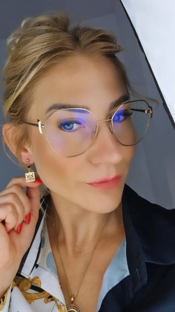 gold earrings made of stainless steel