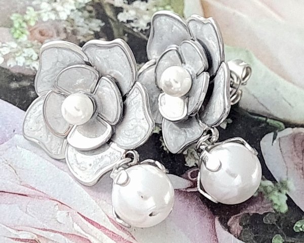 gold earrings made of stainless steel