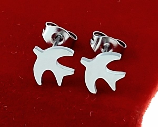 gold earrings made of stainless steel