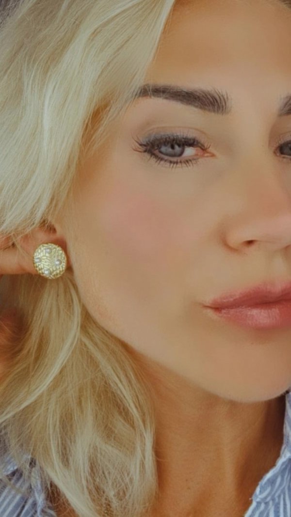 gold earrings made of stainless steel