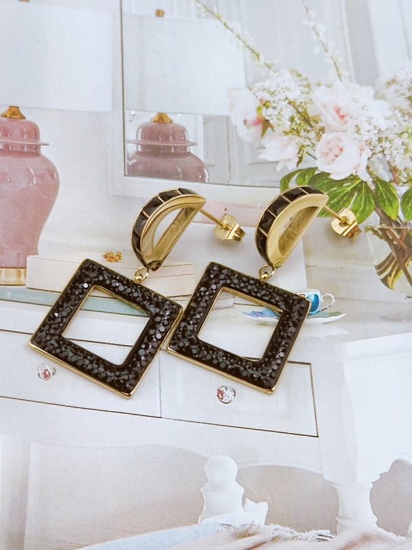 gold earrings made of stainless steel