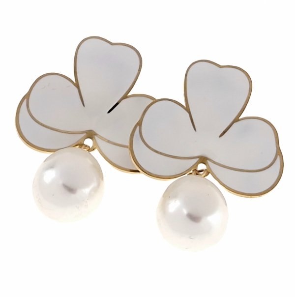 gold earrings made of stainless steel