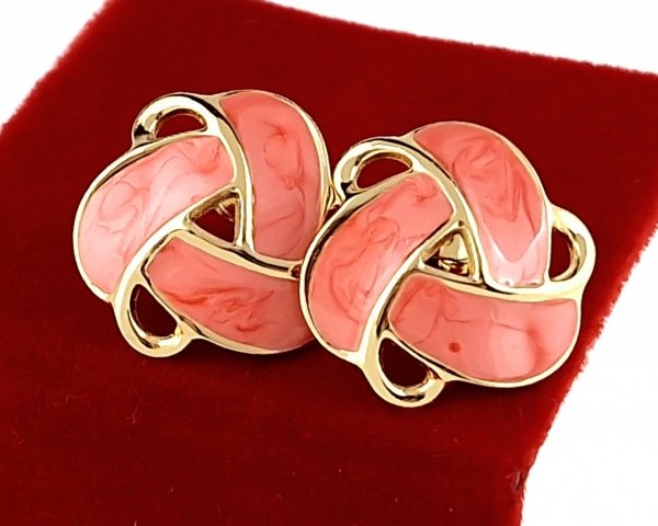 gold earrings made of stainless steel